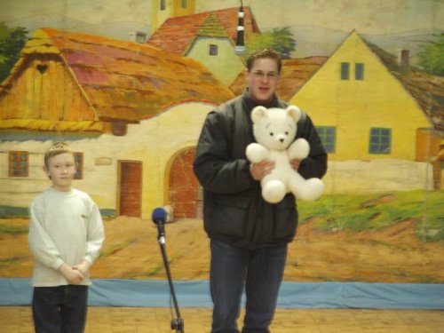 Hraje celá dědina aneb S veselou myslí na nesmysly. - 18.3.2006